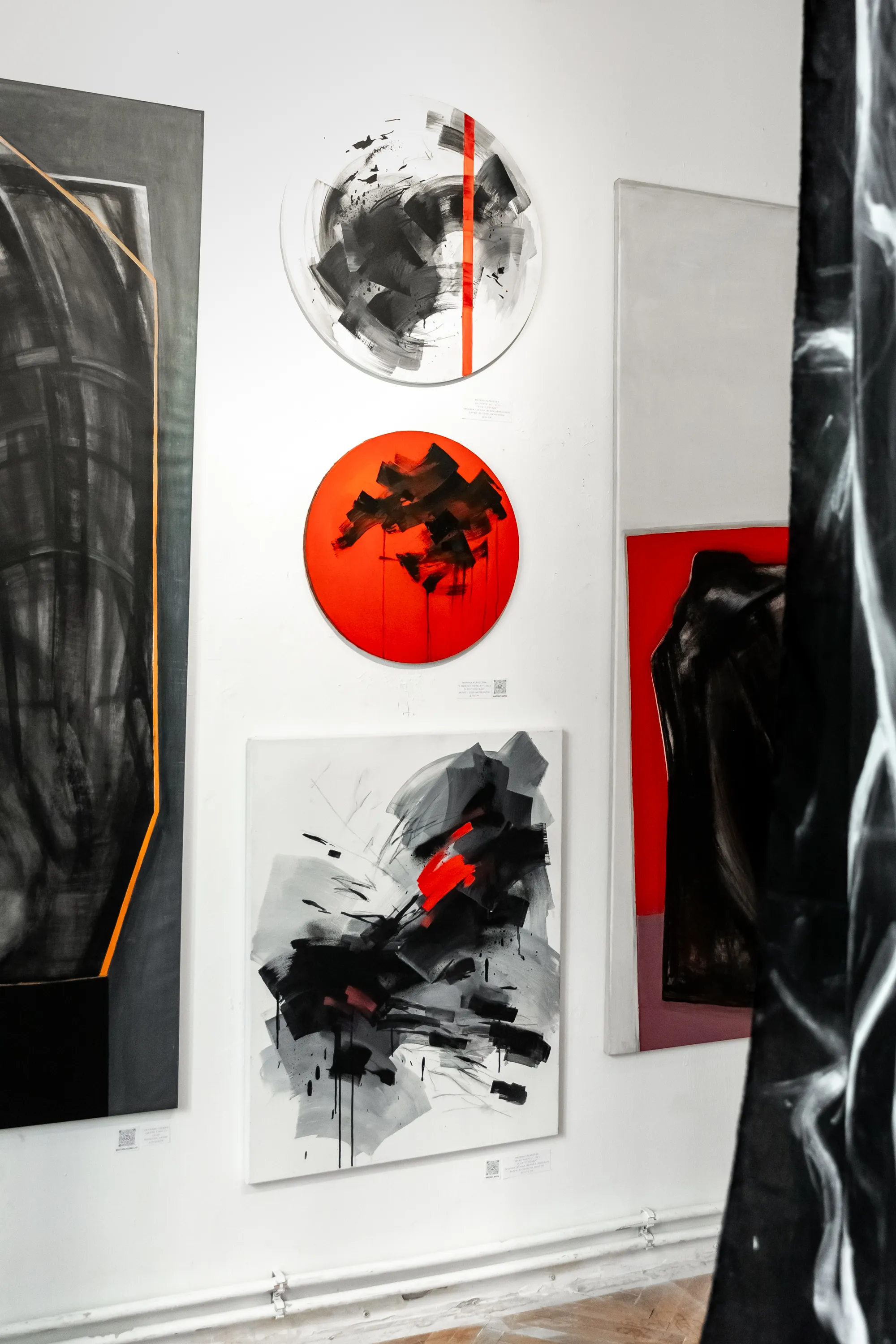 Image of Still There by Maryna Karapetian, size: D 50 cm, made of acrylics, oils, canvas, Painting medium, from Malmo, part of the Memories series, priced at €400 Photo 4 of 4.