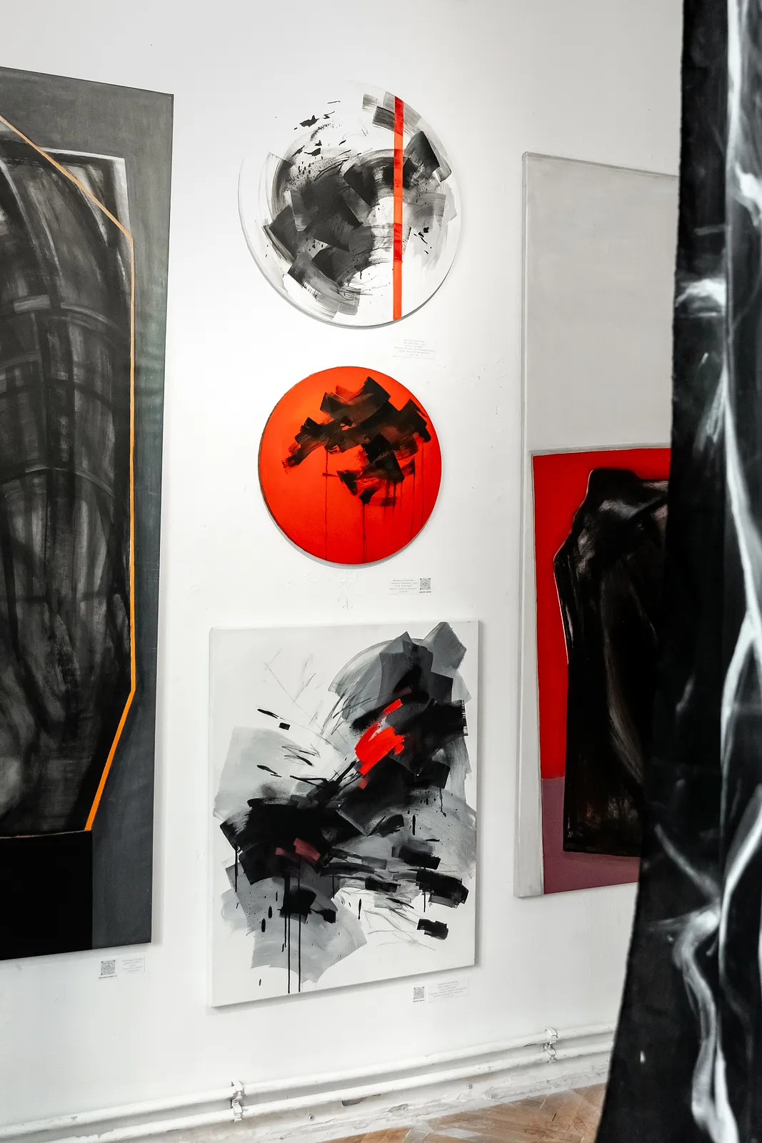 Image of Still There by Maryna Karapetian, size: D 50 cm, made of acrylics, oils, canvas, Painting medium, from Malmo, part of the Memories series, priced at €400 Photo 4 of 4.